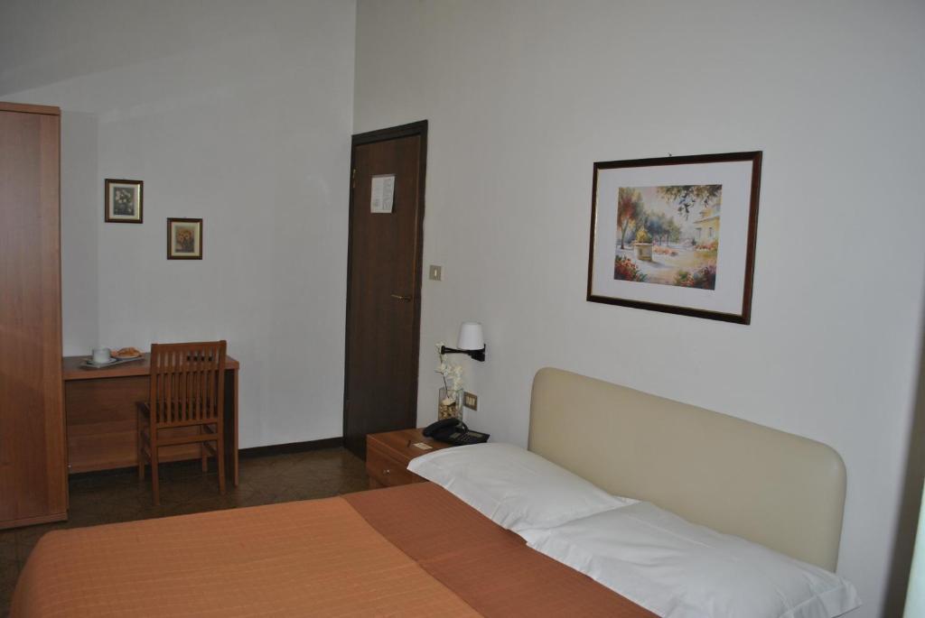 Albergo "Da Mario" Pianoro Quarto foto